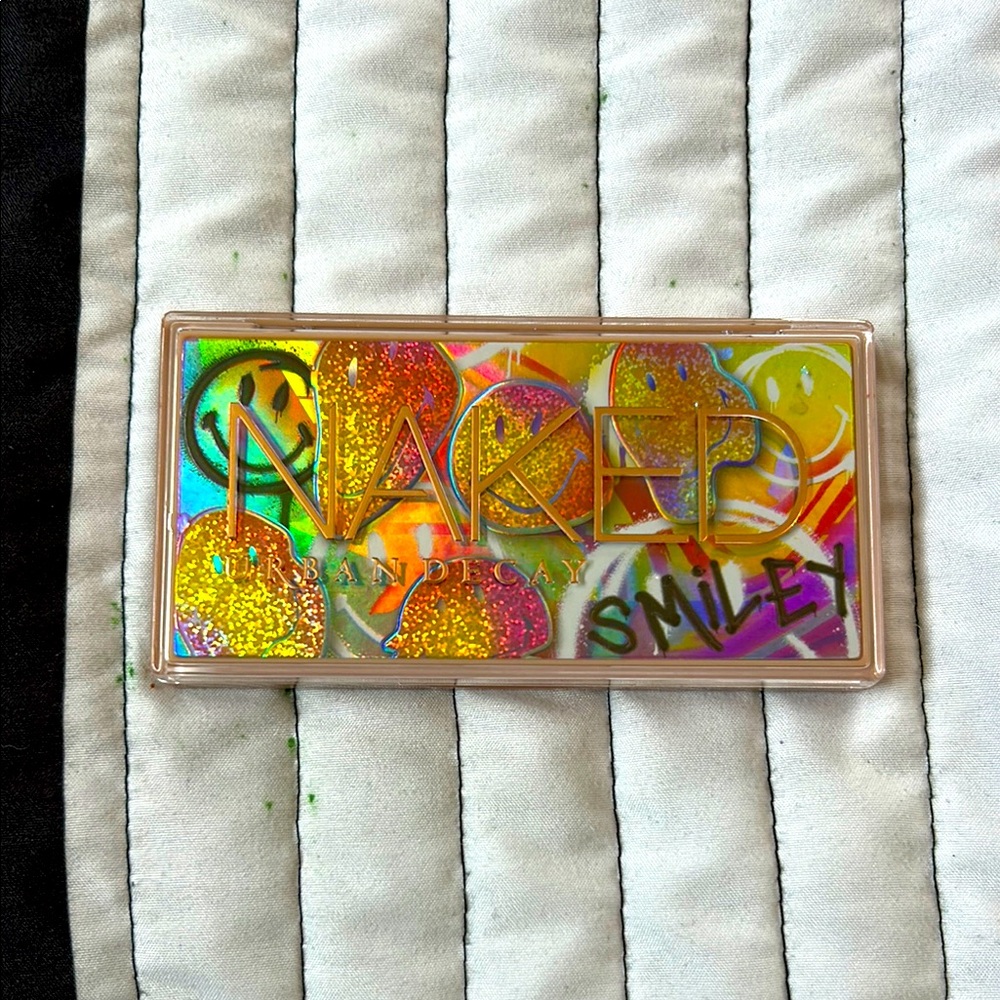 Urban Decay x Smiley Chill Happy Palette